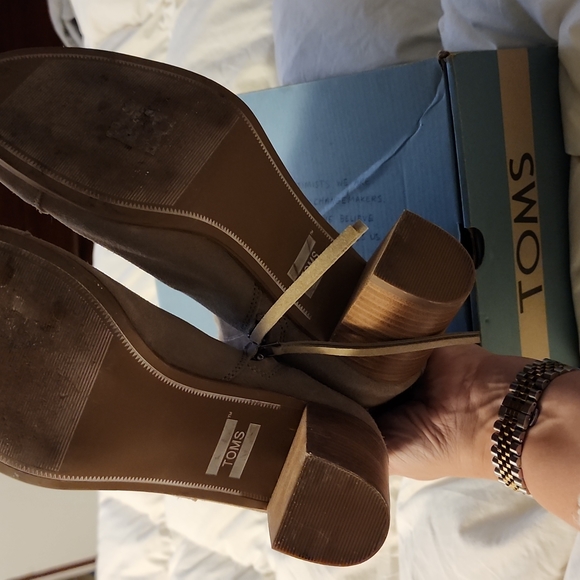 TOMS Boots - Picture 8 of 10